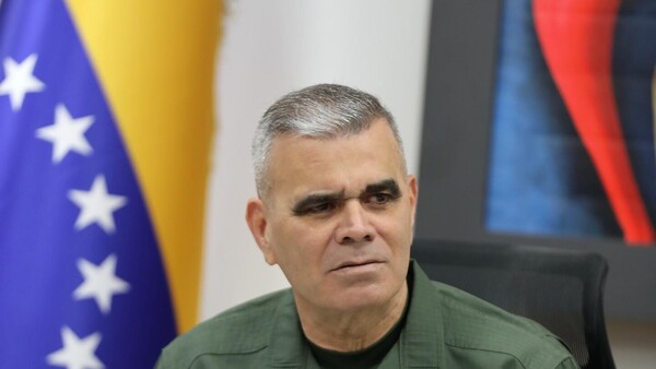 Delcy Rodríguez destituye a Padrino López, un incondicional de Maduro