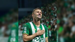 “Ejavýta hína”, le hinchó Fabián Balbuena a Walter Clar antes de chutar el penal