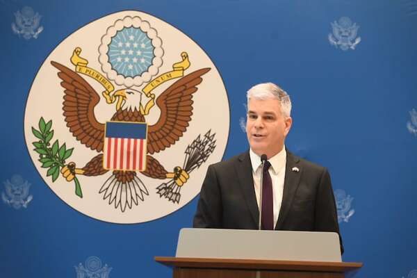 Abogado de Cartes responde a Marc Ostfield: “Fue el peor embajador” - Nacionales - ABC Color