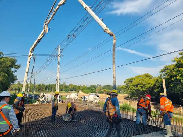 Obras que continúan y otras que frenan ante deuda del Estado con constructoras