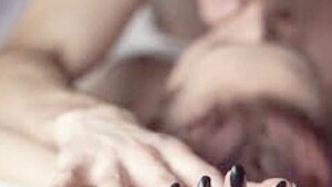 “Volví con mi ex solo porque me hace sentir bien hombre”