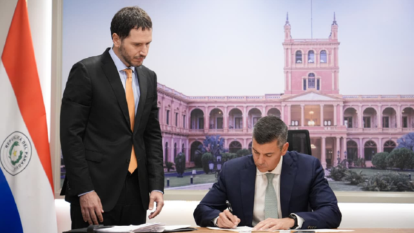 Peña promulga la reforma de la Caja Fiscal