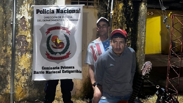 Caen dos hombres con una motocicleta robada y dos mujeres son buscadas por la Policía