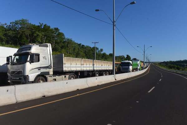 AUDIO: Combustibles: camioneros pedirán que Petropar reactive tarjeta de descuento para el sector  - Periodísticamente - ABC Color