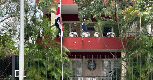 La Nación / Costa Rica cerró su embajada en Cuba y asegura que hay que “limpiar al hemisferio de comunistas”