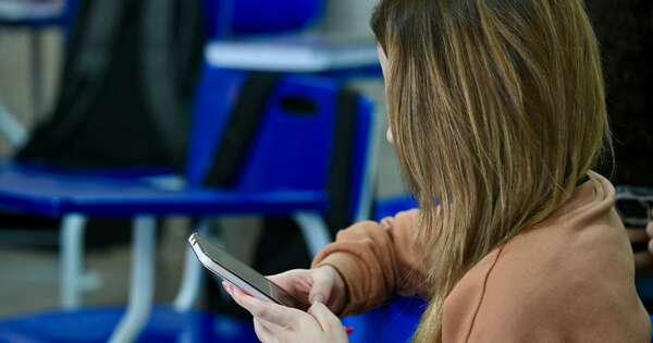 La Nación / Índice Mundial de Felicidad alerta a jóvenes sobre uso intensivo de redes sociales