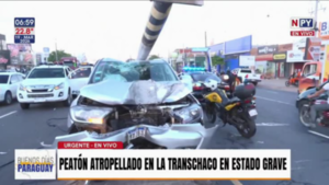 Conductor huye tras atropellar a un peatón y chocar contra un poste sobre la ex-Ruta Transchaco