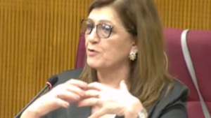 Blanca Ovelar pide revisar el horario escolar por la oscuridad