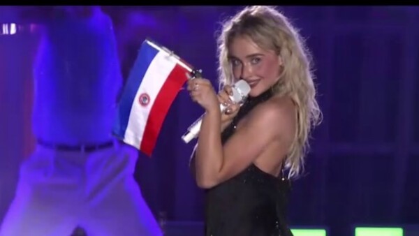 Popular / (VIDEO) Sabrina Carpenter ho'u ñati'u, laló por el calor y apresó a un "desconocido"