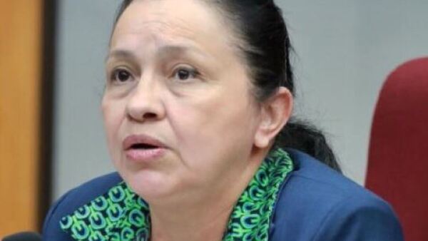 Senadora tiroteó contra Baruja: “¿Qué necesidad tiene de empuercarse?"