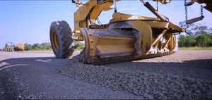 Gobierno promete plan para deuda con constructoras, pero traslada costos al futuro y al sector privado