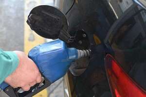 Más emblemas suben precios de combustibles hasta G. 990 por litro - Economía - ABC Color
