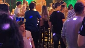 Varios rebotaron en el Gringo Night, pese a ir de camisa y pantalón