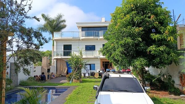 Desarticulan base logística criminal en CDE: Hallan a 14 extranjeros y uniformes policiales brasileños