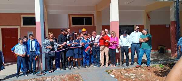 Encarnación inaugura importantes mejoras en instituciones educativas emblemáticas