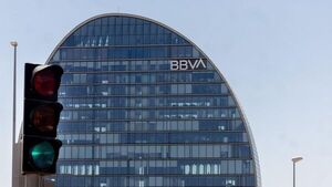 Fiscalía española solicita multa de más de US$ 208,1 millones al BBVA por espionaje - 5Días
