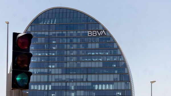 Fiscalía española solicita multa de más de US$ 208,1 millones al BBVA por espionaje - 5Días