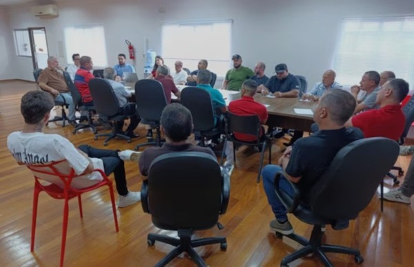 Camioneros rechazan paso de autos y amenazan con bloquear el Puente de la Integración - ADN Digital