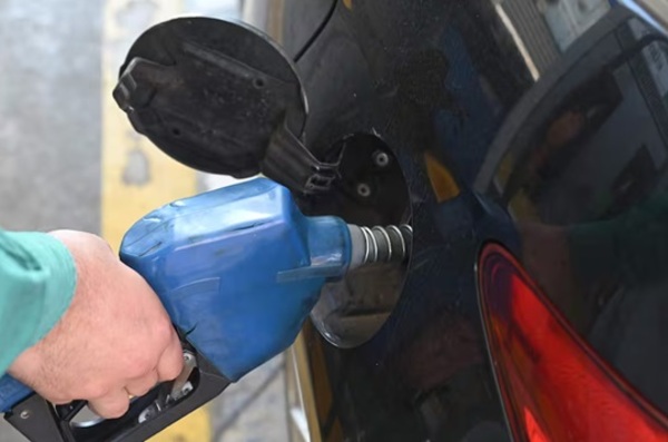 Aumentan los precios del combustible en más emblemas privados