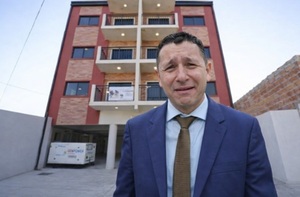 Chaqueñito renuncia a vivienda tras polémica