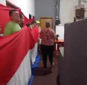 Permisionarios del mercado central denuncian la existencia de planilleros y exigen mantenimiento - San Lorenzo Hoy