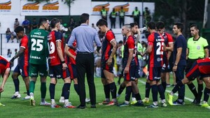 Luis Pettengill criticó los "cambios masivos" de Jorge Bava