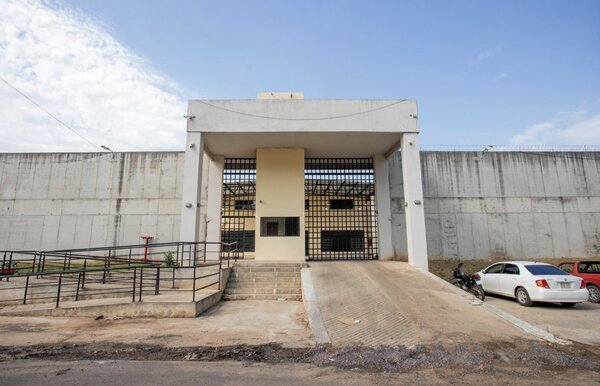 Controlan manifestación de mujeres privadas de libertad en Emboscada