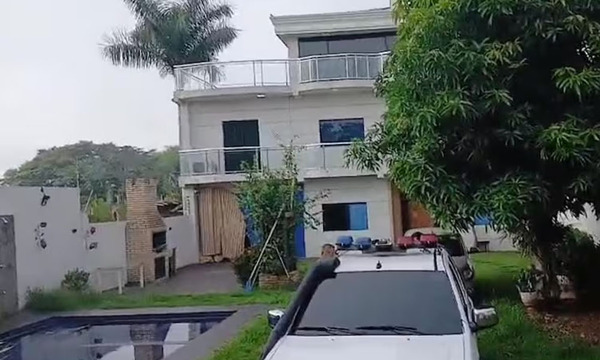 Detienen a 14 personas en falsa comisaría montada en mansión de Ciudad del Este - OviedoPress