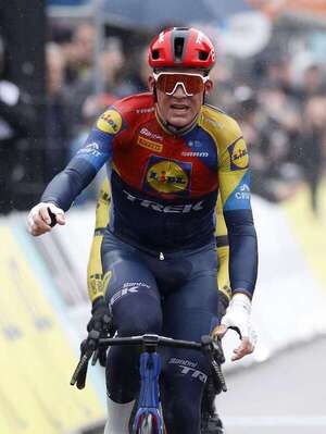 Ciclismo: Mads Pedersen, recuperado de la fractura de muñeca - Polideportivo - ABC Color