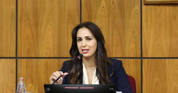 La Nación / Embajadora monitorea situación de compatriotas en medio del conflicto bélico