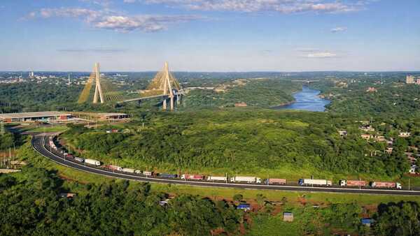 Según camioneros, vehículos livianos colapsarán paso fronterizo en Franco