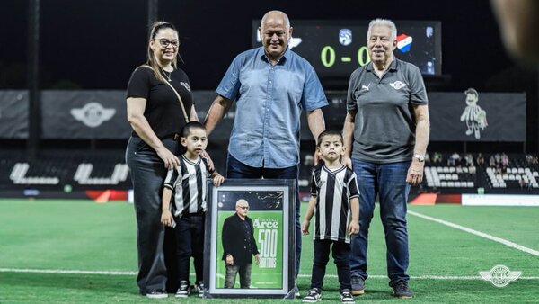 Chiqui Arce cumplió 500 partidos y ya ganó 4 al hilo con el Guma