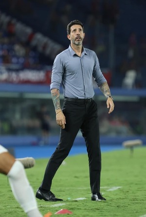 Popular / Antes que arranque la Libertadores que prometió, ya rajaron a Bava