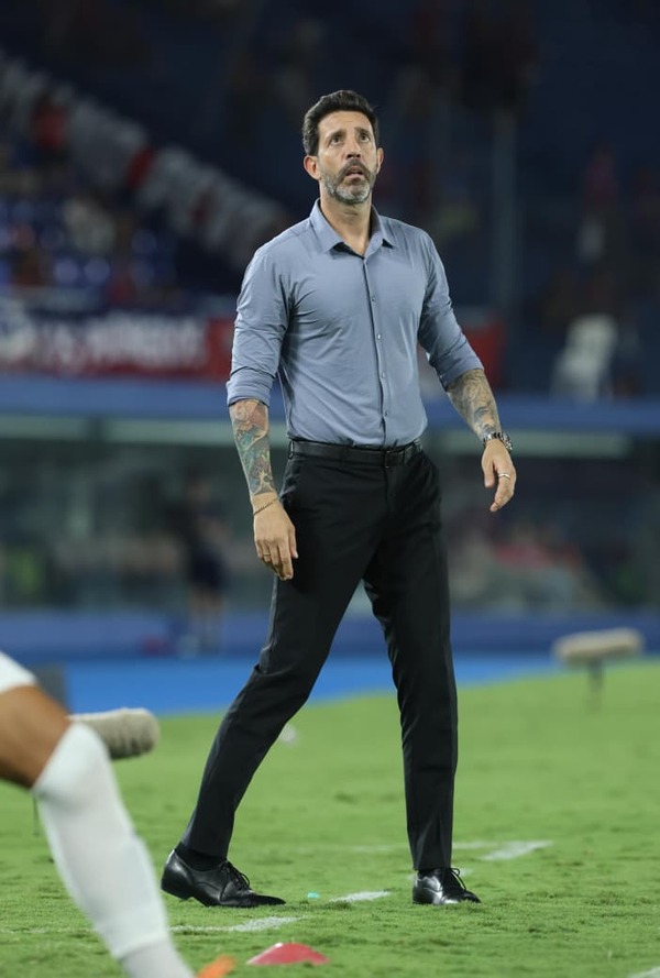 Popular / Antes que arranque la Libertadores que prometió, ya rajaron a Bava