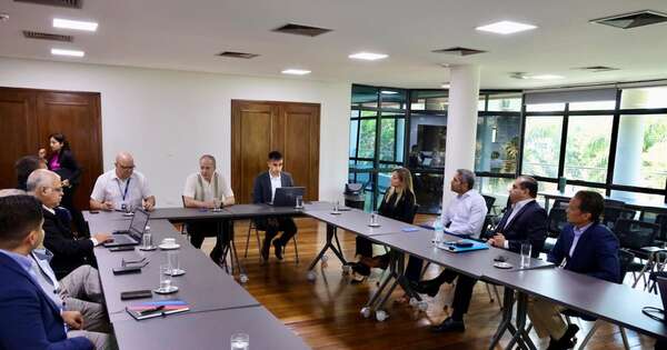 La Nación / Deuda con farmacéuticas ronda los USD 775 millones, según representantes del sector