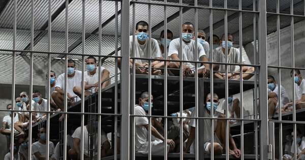 La Nación / Bukele redobla su ofensiva: propone prisión de por vida para menores criminales