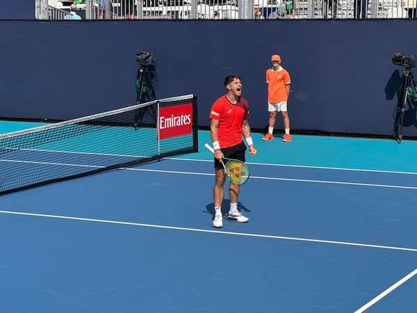 Ugo Carabelli remonta al francés Mpetshi Perricard en Miami - Tenis - ABC Color