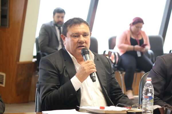 Elevan a juicio oral causa contra concejales que denunciaron a intendente Hernán Ysidro Rivas - Política - ABC Color