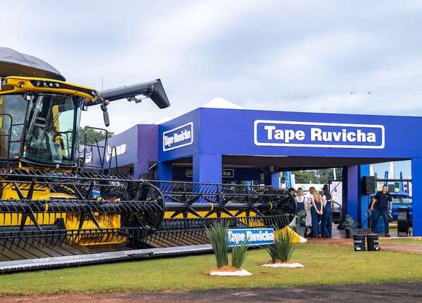 Tape Ruvicha presenta la nueva cosechadora CR7.90 - Feria Agropecuaria Innovar 2026 - ABC Color