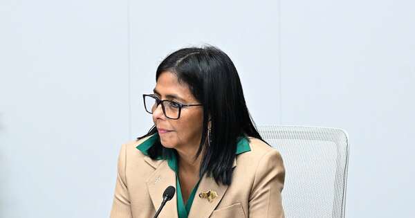 La Nación / Tras destituir a Padrino, presidenta cambia la cúpula militar de Venezuela