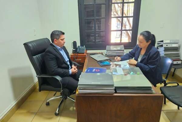 Yolanda se pone a disposición de la Contraloría tras recibir velada amenaza de Nano - Política - ABC Color