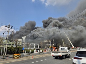 Incendio en fábrica de Corea del Sur deja decenas de heridos y varios desaparecidos