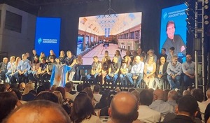 Lanzamiento sin candidato: el armado de Gebel muestra músculo, pero también vacío político