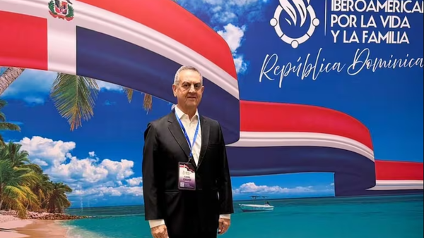 Yamil Esgaib viajó al Caribe, pero con fondos públicos