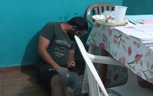 Estudiantes reducen a presunto asaltante y lo entregan a la Policía - Noticiero Paraguay