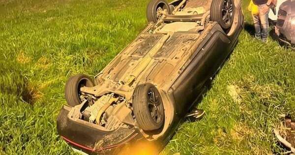 Diario HOY | Error en maniobra provoca vuelco de vehículo sobre Autopista