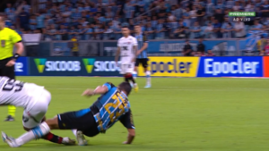 Impactante lesión en el Brasileirão: Marlon sufrió una grave fractura y fue retirado en ambulancia