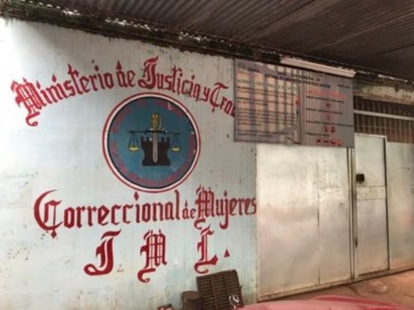 Popular / ¡Pillan con macoña a yiyis carceleras!