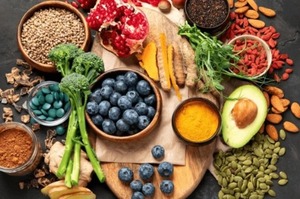 Salud alerta sobre “caos nutricional” y advierte contra dietas de moda y desinformación