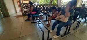 Inescrupulosos lucran con pacientes que buscan turno en el Hospital Regional de Ciudad del Este - ABC en el Este - ABC Color